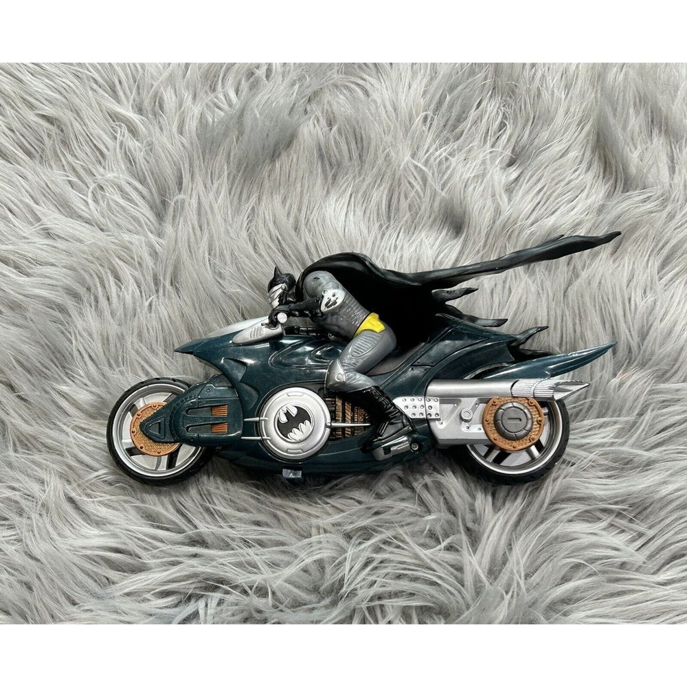 DC Bat Cycle With Batman 2003 Mattel Release Rev 'N' Go Motorcycle
